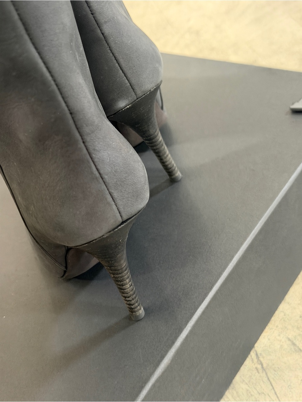 NEW ▪️Yeezy Women's Nubuck Pointed Toe Mid-Calf Boots 39.5 Graphite - Picture 3 of 7
